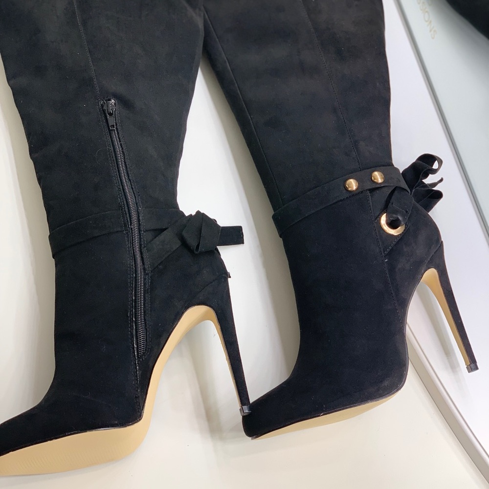 Black knee high stiletto boots!